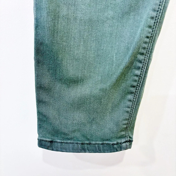 REITMANS High-Waisted Green Jeans (31P) – Petite Fit Denim * - Picture 6 of 10